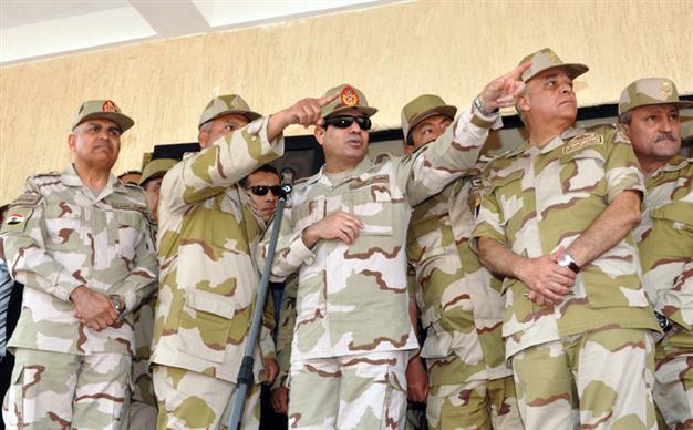 Egypts army chief Sisi seen edging closer to presidential bid