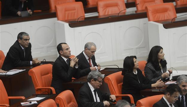 Five released Kurdish lawmakers take oath in Turkish Parliament
