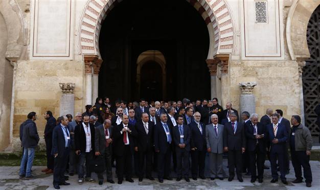 Syria opposition holds first unified meet ahead of peace talks