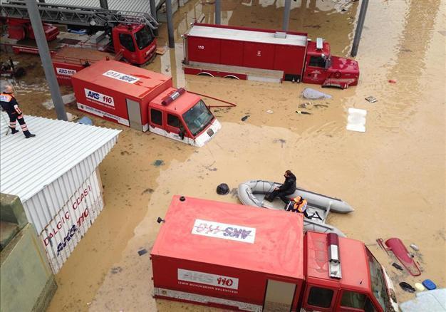 Heavy rain halts traffic, railway service in Turkey’s Izmir