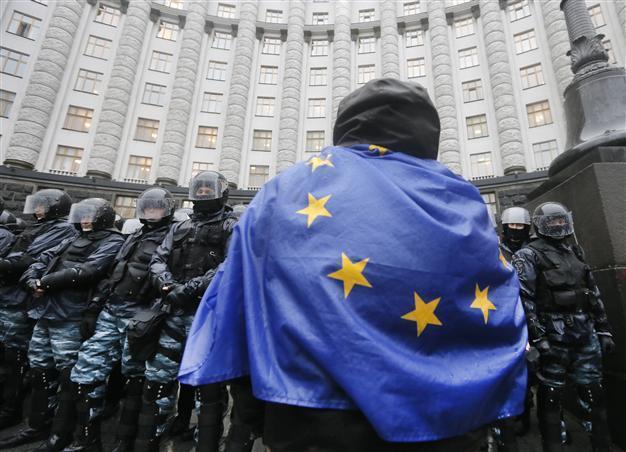 EU strongly disapproves Russian pressure on Ukraine, deal still open