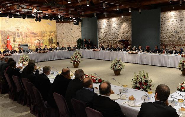 PM Erdoğan denounces plot against Turkey at luncheon with journalists and NGO representatives