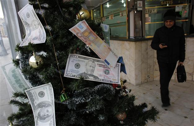 Turkish lira hits fresh record low on graft probe, Fed tapering