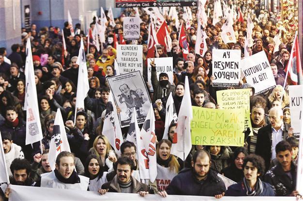 Conflict between Gülen Movement and Turkeys ruling AKP reflected in business world