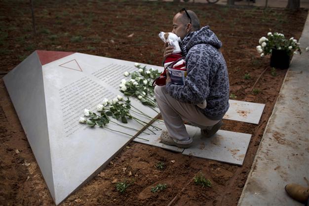 Israel unveils tribute to gay victims of Nazis