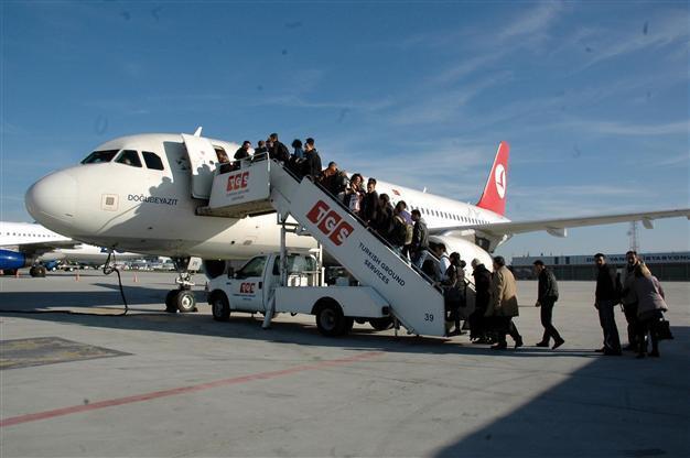 Turkish Airlines plane makes emergency landing after bomb scare