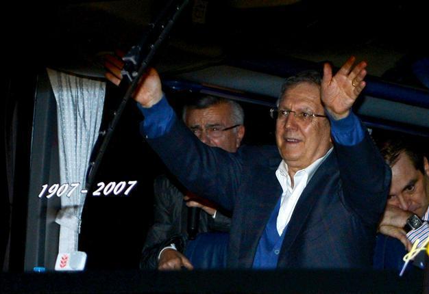 Fenerbahçe boss defiant over jail term on return to Turkey