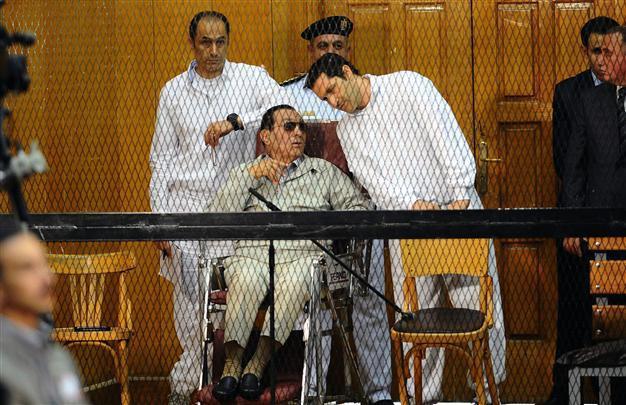 Egypt court acquits ex-PM, Mubarak sons of corruption