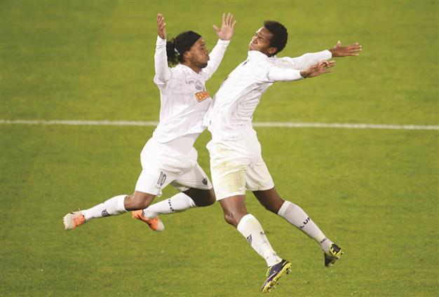 Casablanca shocks Ronaldinho goes to Club World Cup final