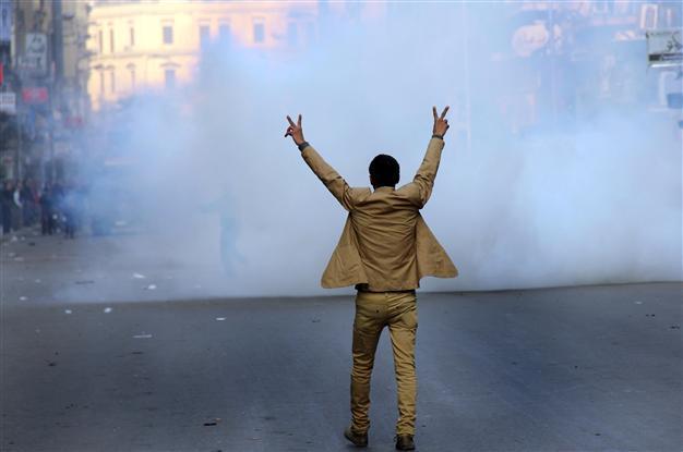 Forty-nine dead in 24 hours of clashes on Egypt revolt anniversary