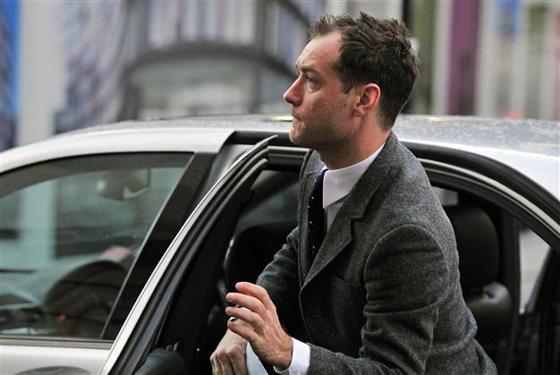 Jude Law takes stand in British phone-hacking trial
