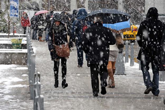 Cold front from Balkans to bring snow, freezing temperatures across Turkey