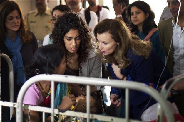 Trierweiler puts split behind her on India charity visit