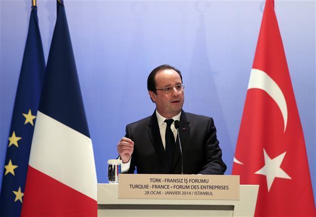 France’s Hollande praises Turkish youth’s desire for democracy