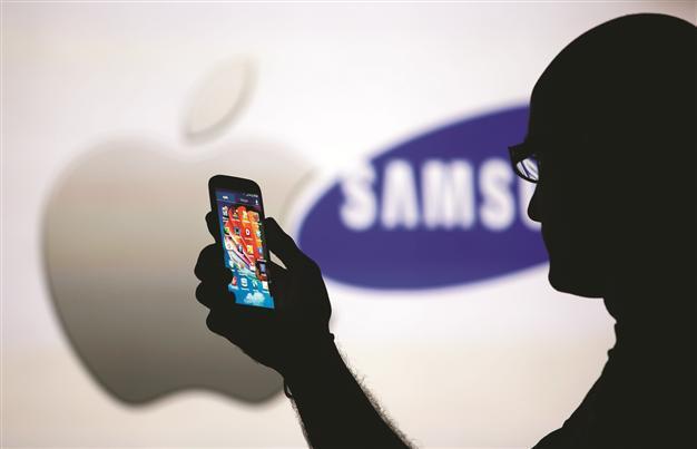 Jury orders Samsung to pay Apple $290 million