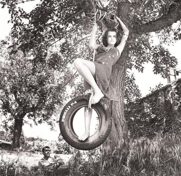 Pirelli releases calendar shot by Newton in 1986