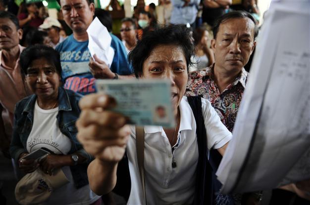 Thai protesters block voting in chaotic election