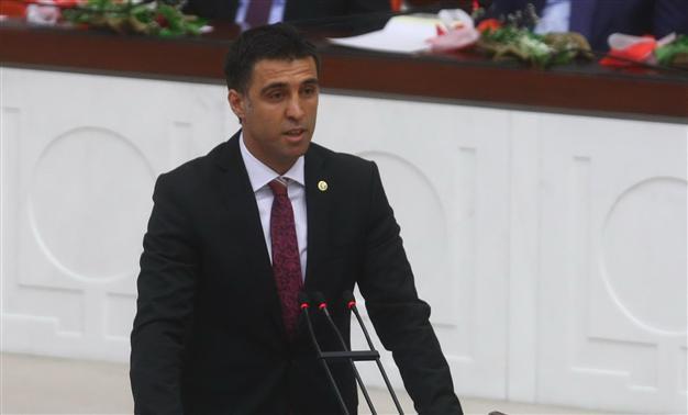Former ruling AKP deputy criticizes government over graft allegations