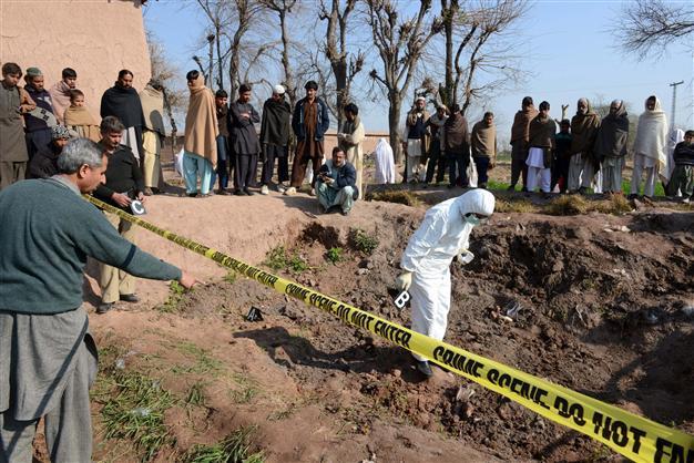 Gunmen kill nine at Pakistani policemans home as peace talks with Taliban proceed