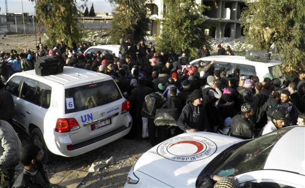 Homs evacuations resume as Syria peace talks falter