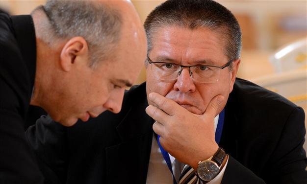 Russia economy chief to visit Iran amid oil deal reports