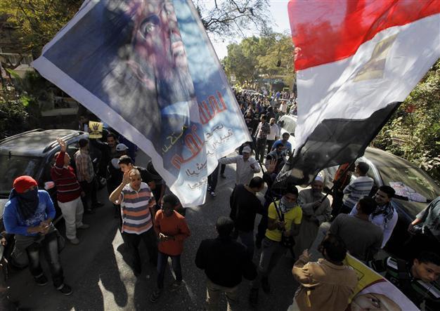 Egyptian police fire tear gas to end clashes in Cairo