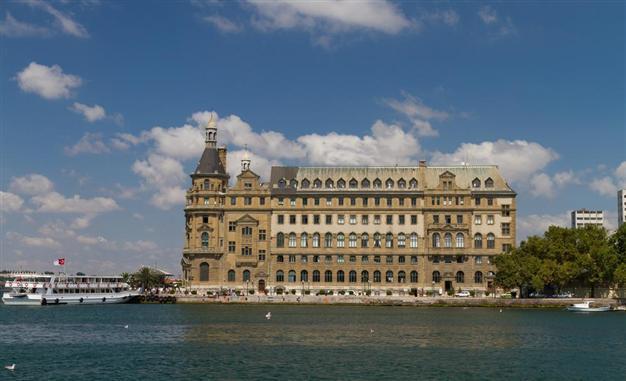 Istanbul court sentences three people in Haydarpaşa Station fire case