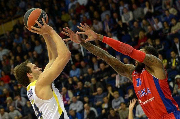Fenerbahçe takes Moscow, Efes fails to secure Top 16 after succumbing at home