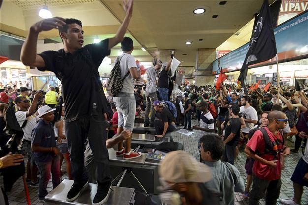 Demonstrators clash ahead of Brazil fare hikes