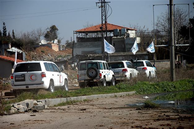 UN aid convoy struck in Syrias besieged Homs