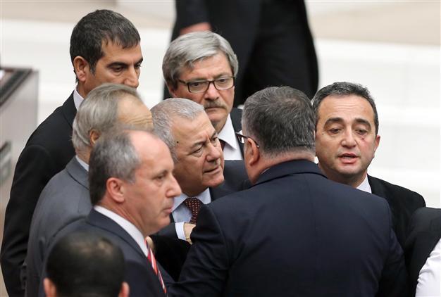 Despite outcry, Turkish government rekindles judiciary bill