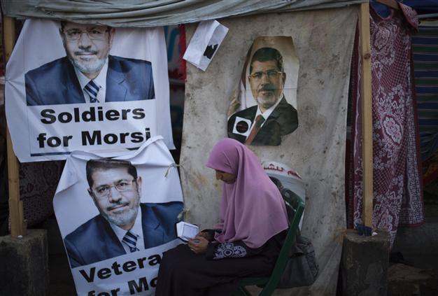 Egypt adjourns Morsi espionage trial in stormy start
