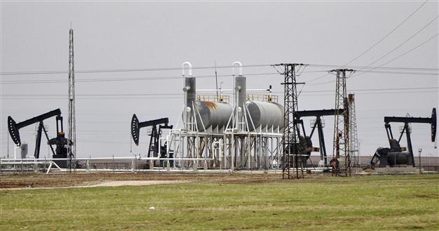 Kurds step up negotiations with Baghdad on oil, Iraqi budget