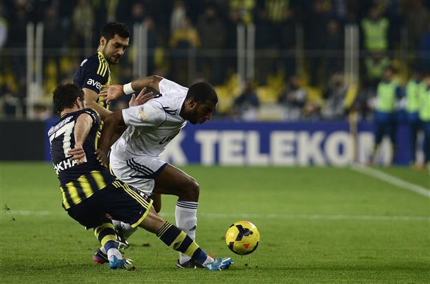 Fenerbahçe beats Kasımpaşa in politically charged game