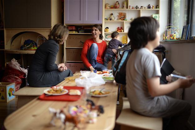 Paris restaurants usher ugly customers to back tables