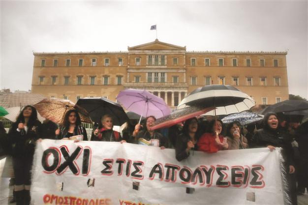 Troika says Greek Cyprus reforms on track, jobless stunt growth