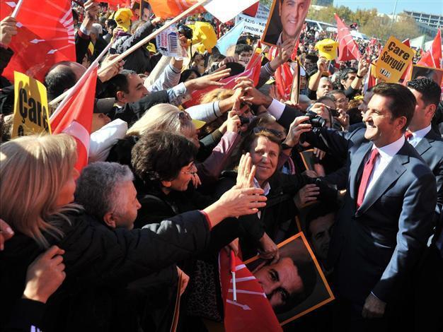 CHP stages flamboyant ceremony for Şişli Mayor Sarıgüls return to party