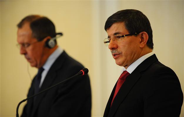 Foreign Minister Davutoğlu holds phone diplomacy with Russian counterpart Lavrov