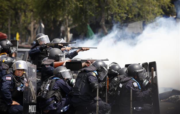 Four killed in Thai clashes; PM to face charges over rice scheme