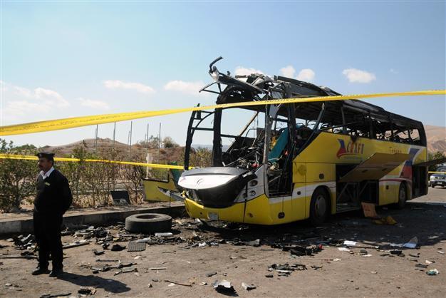 Egypt militants warn tourists to leave or face attack