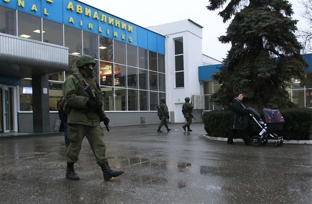 Armed men seize two airports in Ukraines Crimea, Russia denies involvement
