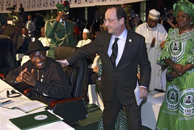Hollande seeks Central Africa unity as France digs in