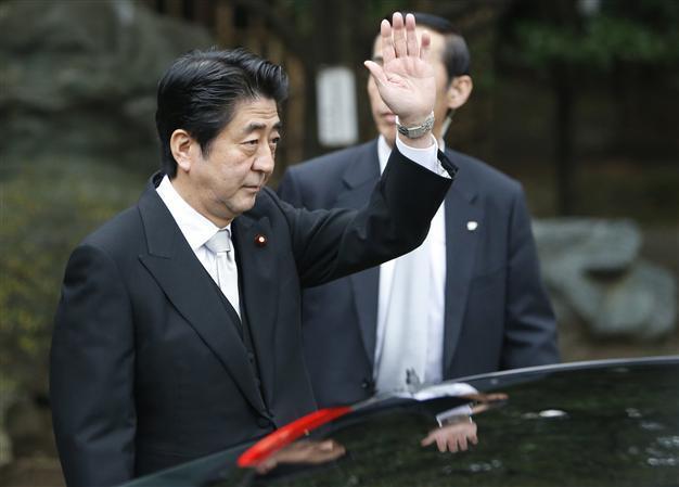 Japan PM Abe visits Yasukuni war shrine