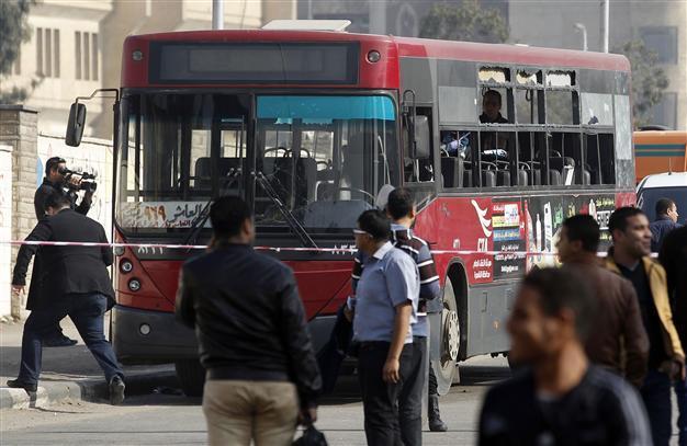 Cairo bomb wounds 5 as Egypt widens crackdown on Islamists