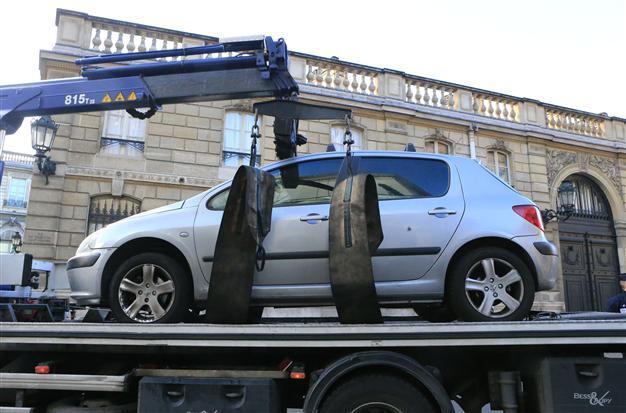 Man drives into French presidential palace grill in protest