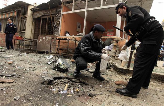 At least 11 killed in attack on Pakistani court