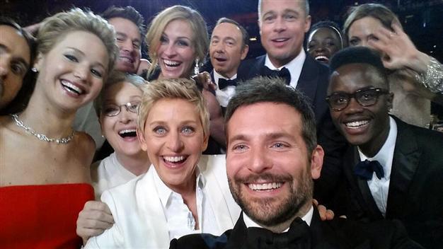 Host Ellen DeGeneres star-studded Oscars selfie sets Twitter ablaze