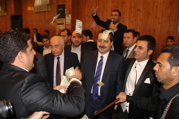 Minister dollar-showered at wedding in southeastern Turkey