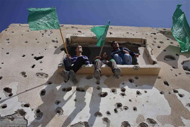 Egypt court bans Palestinian Hamas group