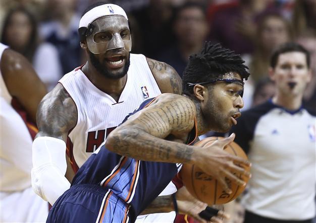 LeBron hits career-high 61 as Heat beat Bobcats